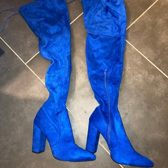 Giving the Blues boots - Picture 3 of 5